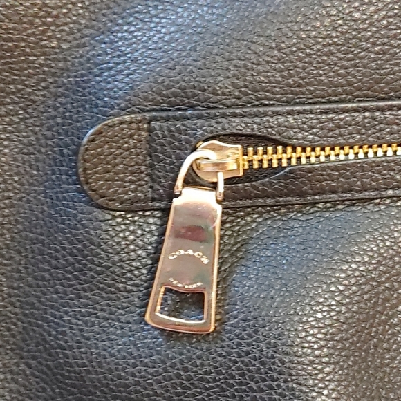 Nice size coach Pebble leather hobo bag - Picture 9 of 9